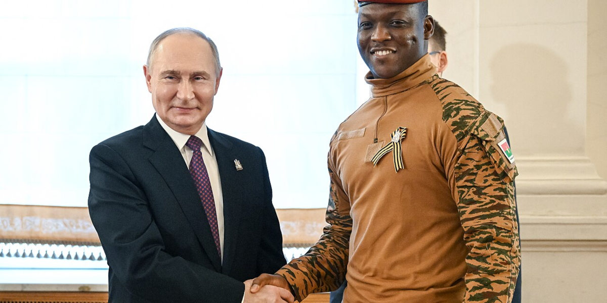 President of Burkina Faso Ibrahim Traoré (right) shaking hands with Russian president Vladimir Putin (right)