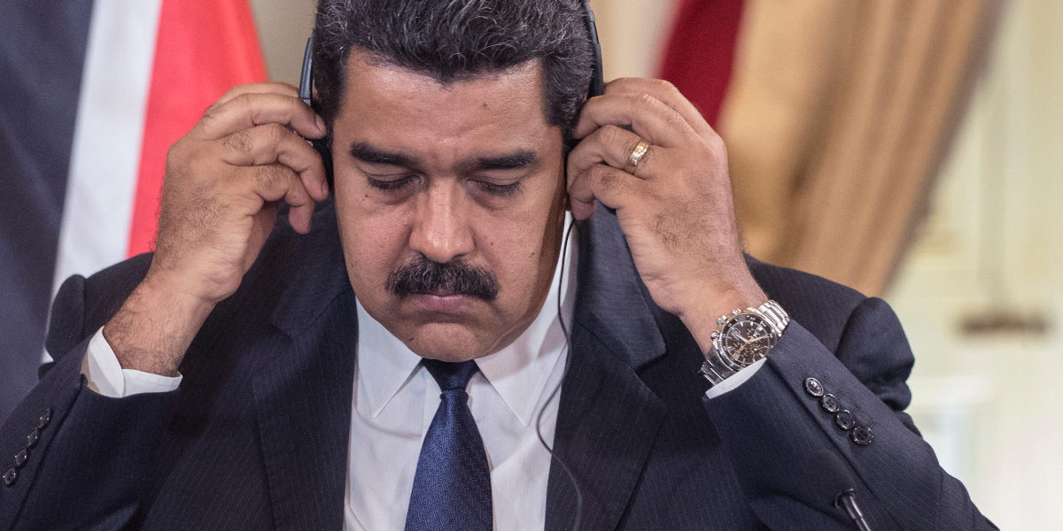 Presiden of Venezuela Nicolás Maduro putting on a pair of headphones