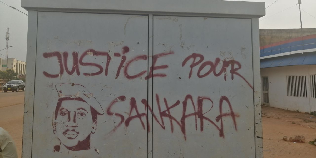 Street grafitti in Burkina Faso depicting Thomas Sankara and reading 'Justice for Sankara' in French